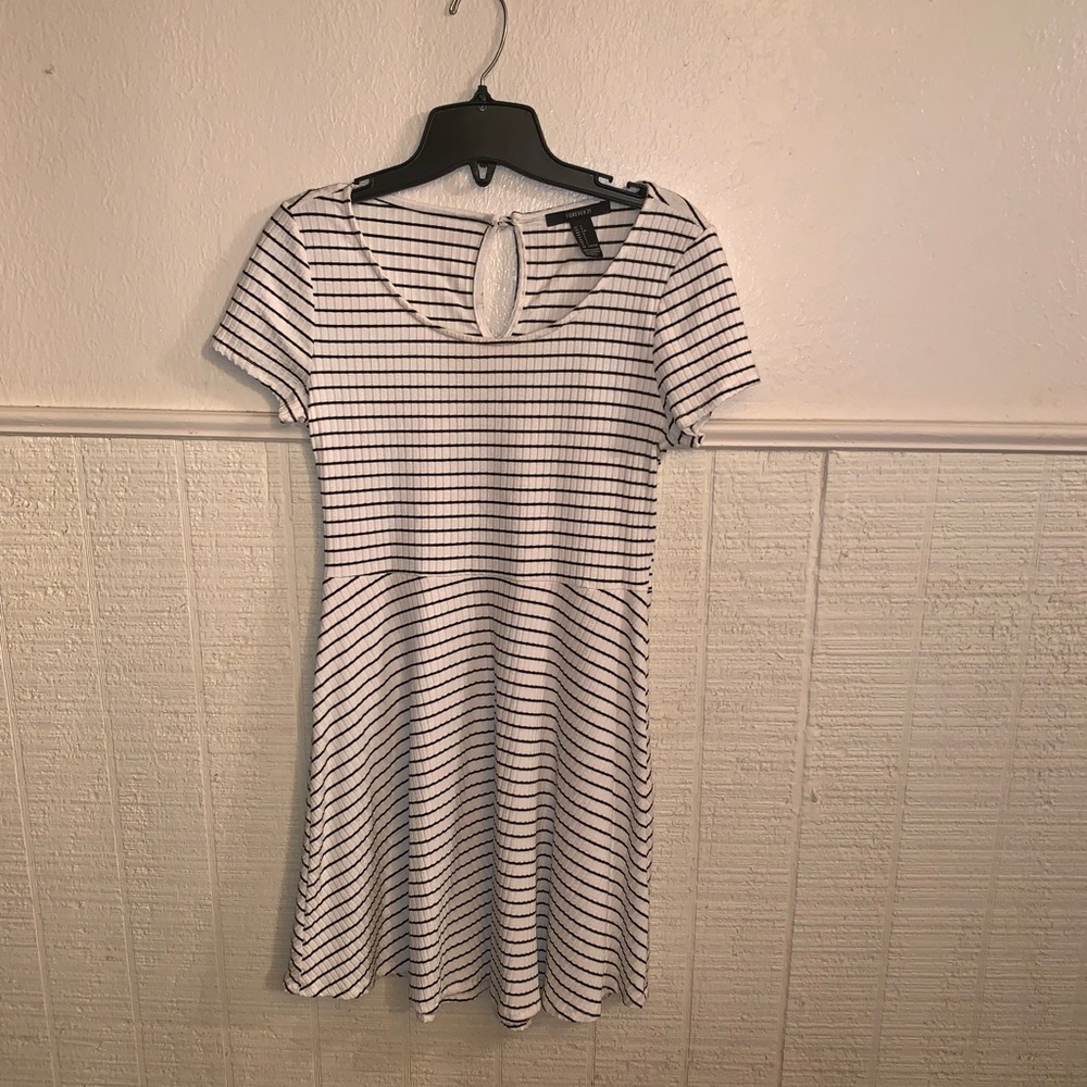 👗👗Ribbed black and white Scoop neck skater dress